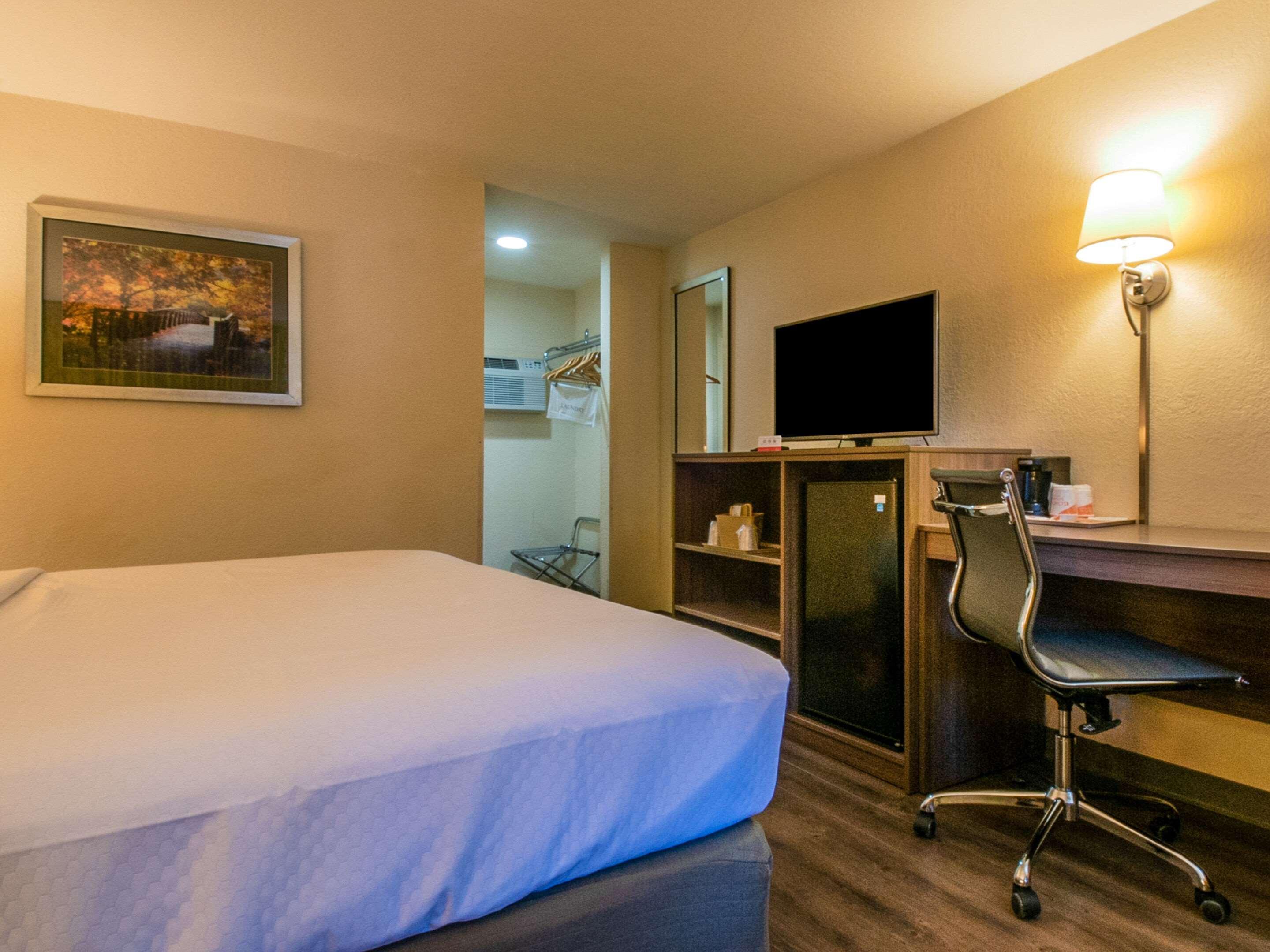 Econo Lodge Cherokee Near River Park Exteriör bild