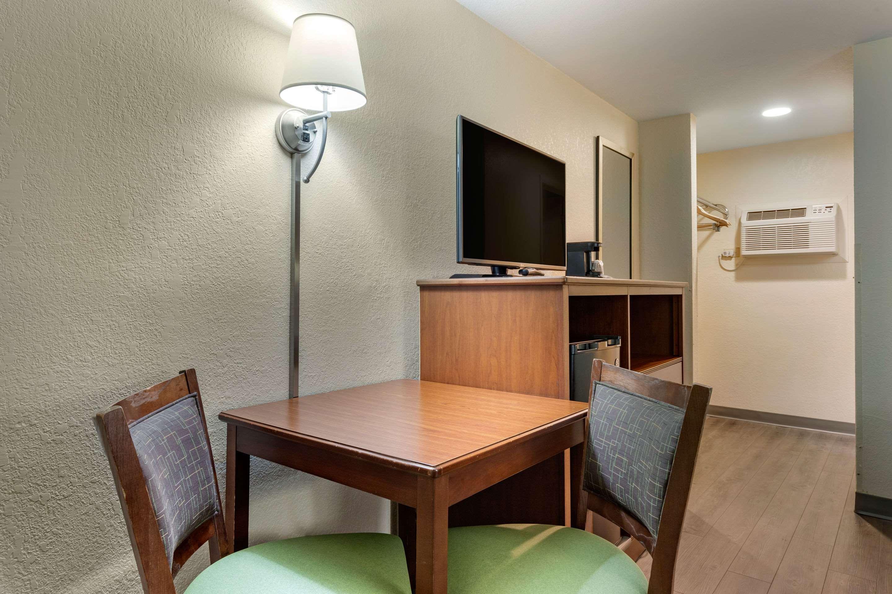 Econo Lodge Cherokee Near River Park Exteriör bild