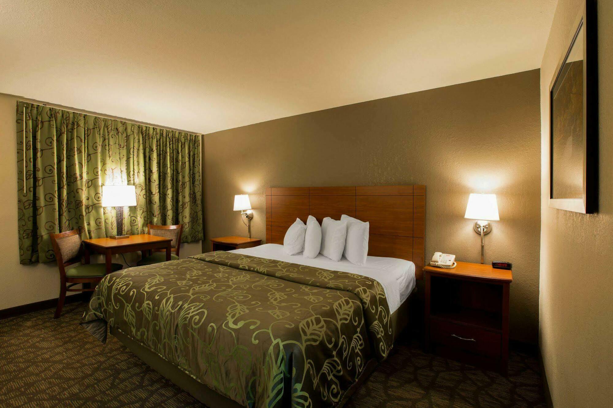 Econo Lodge Cherokee Near River Park Exteriör bild